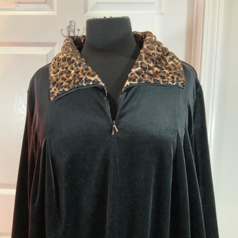 Vintage Black Velvet Leopard Print Details Long Robe Loungewear Size Large - Picture 3 of 11